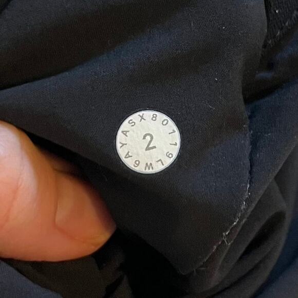 Lululemon Noir Crop
Black Style Number: W6AYAS size 2 - Picture 4 of 12